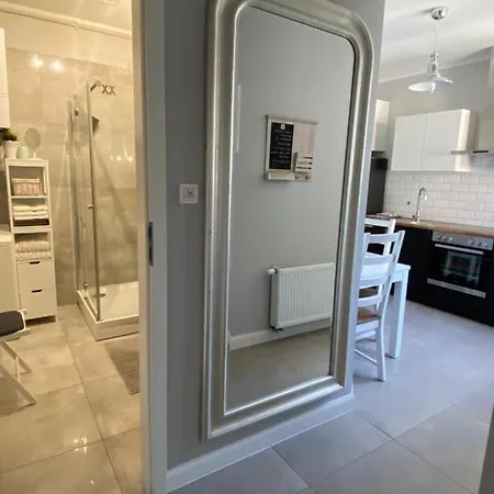 Apartment H13 *